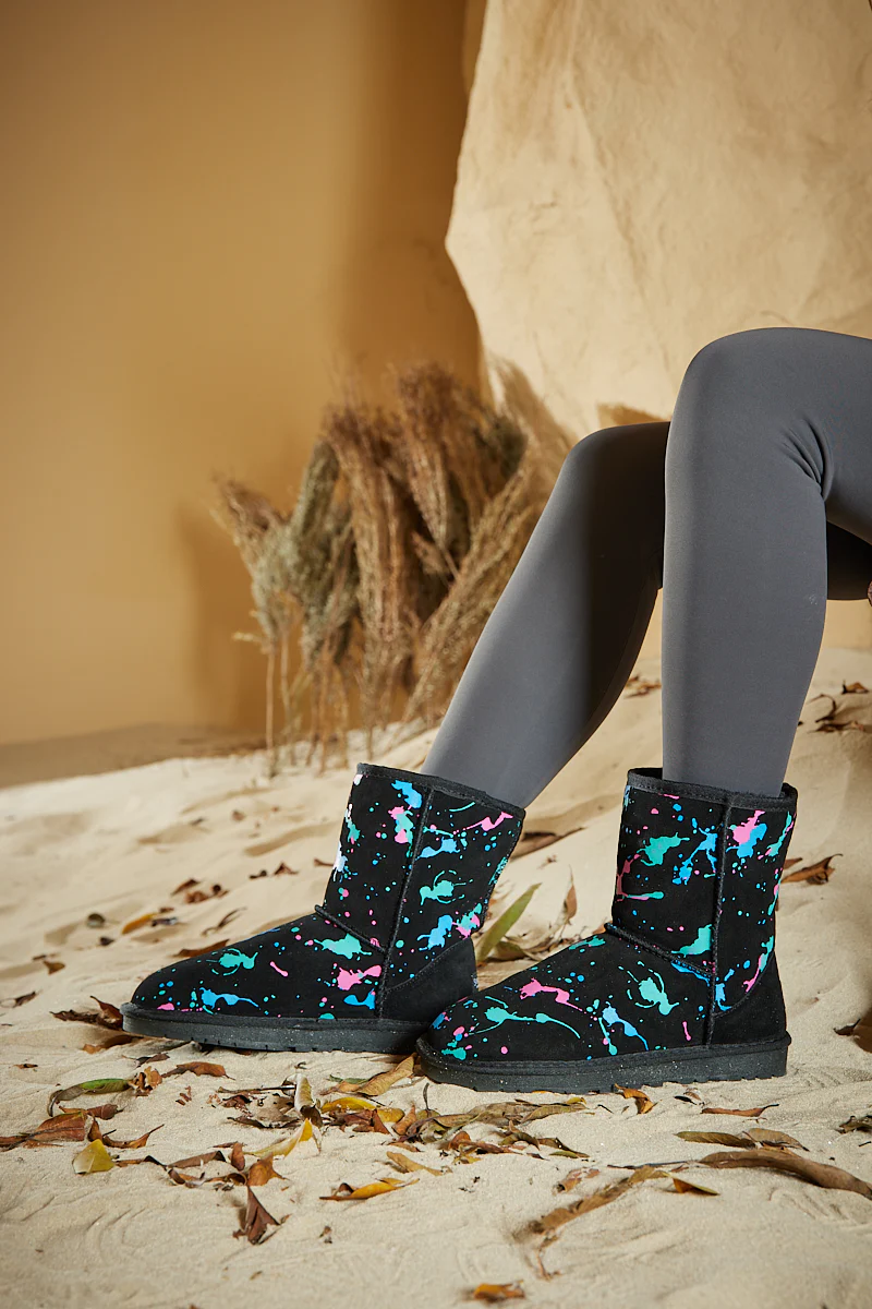 Smaibulun Ugg | Valerie Graffiti Patterned Shearling Boots - Black - Image 6