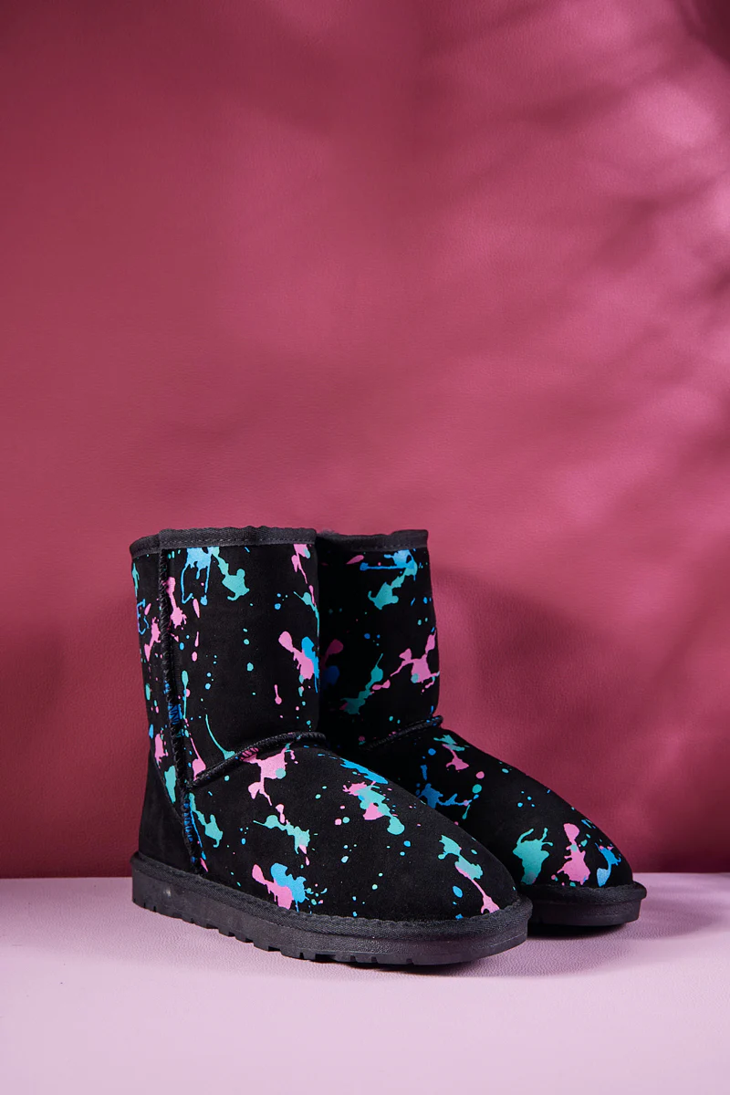 Smaibulun Ugg | Valerie Graffiti Patterned Shearling Boots - Black - Image 7