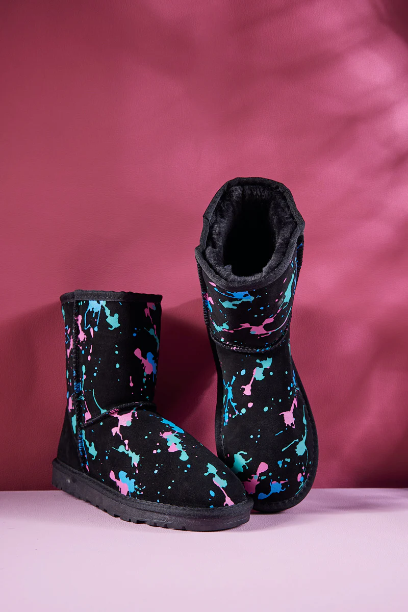 Smaibulun Ugg | Valerie Graffiti Patterned Shearling Boots - Black - Image 8