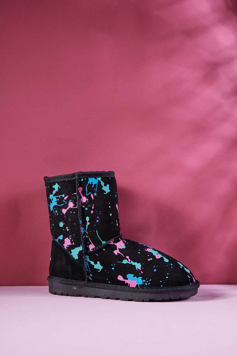 Smaibulun Ugg | Valerie Graffiti Patterned Shearling Boots - Black - Image 9
