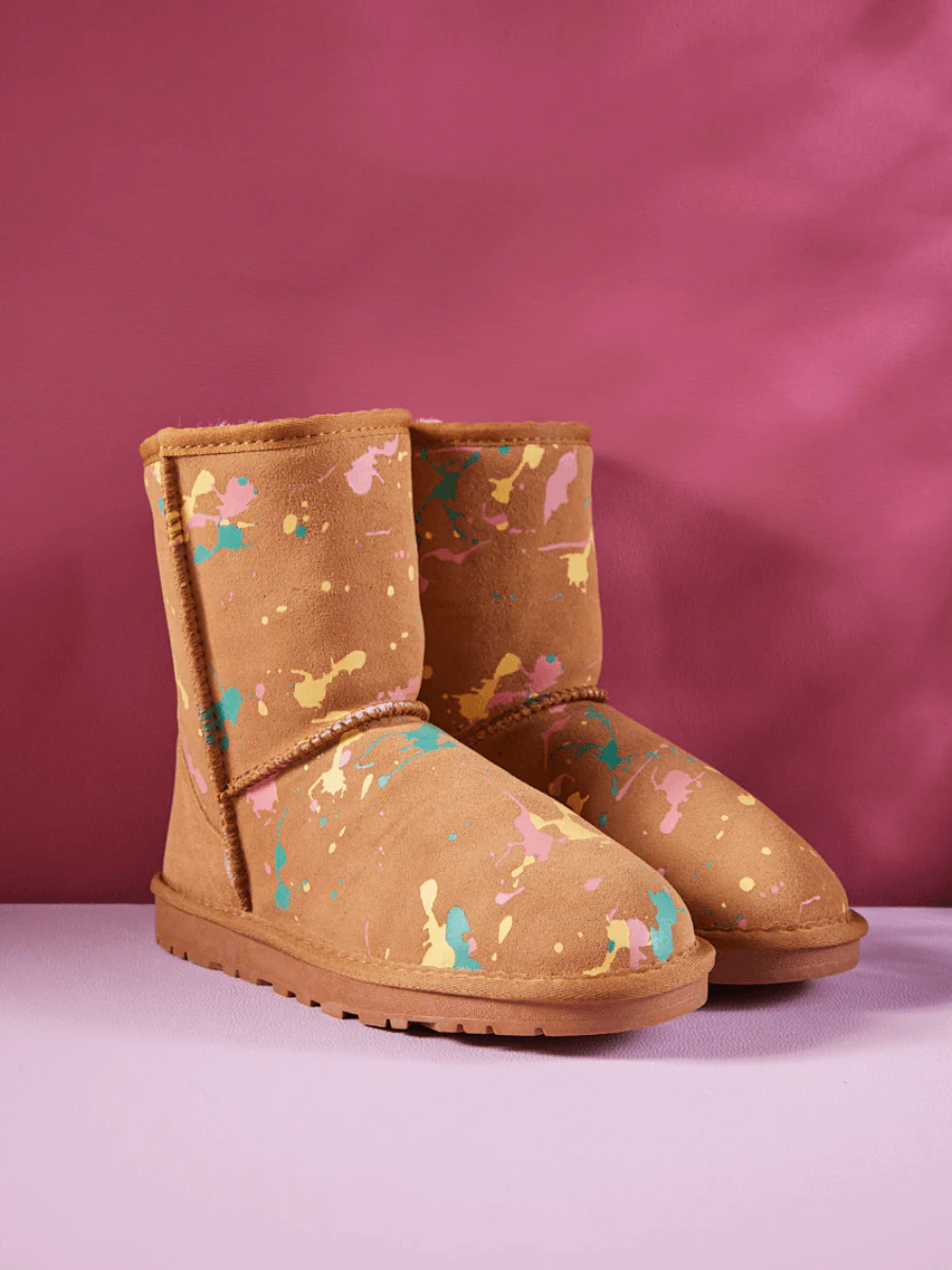 Smaibulun Ugg | Valerie Graffiti Patterned Shearling Boots - Chestnut - Image 3