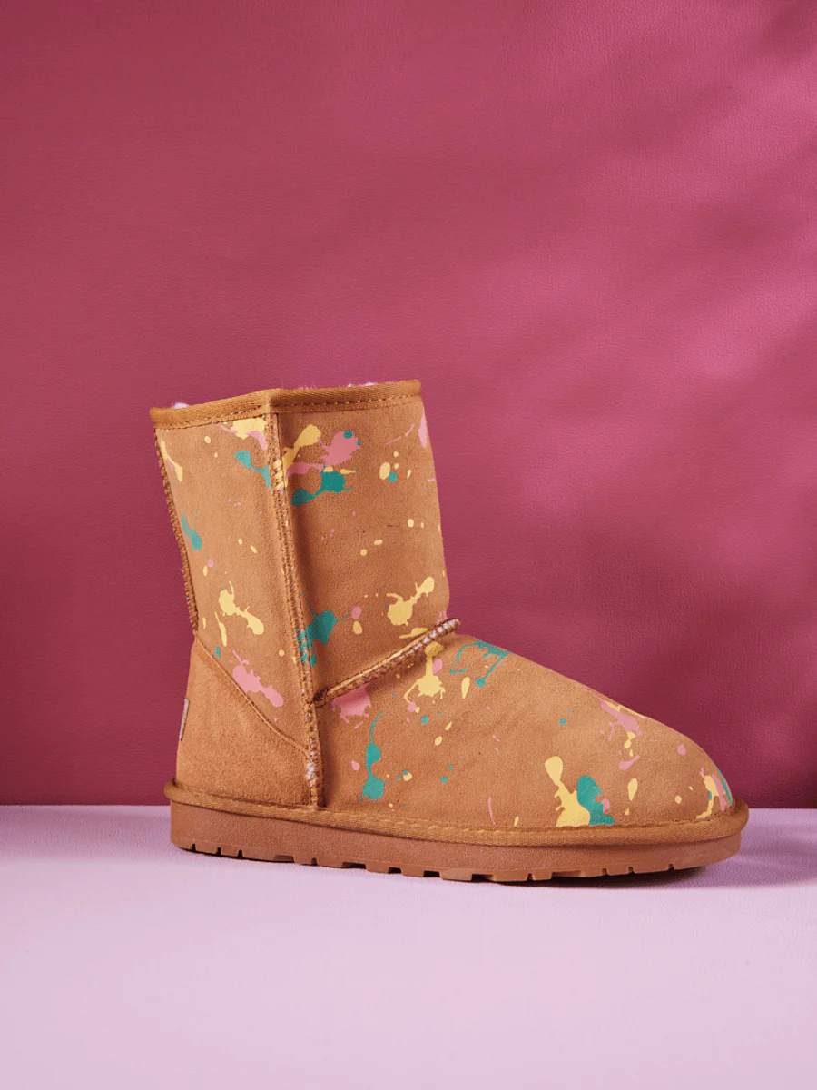 Smaibulun Ugg | Valerie Graffiti Patterned Shearling Boots - Chestnut - Image 4