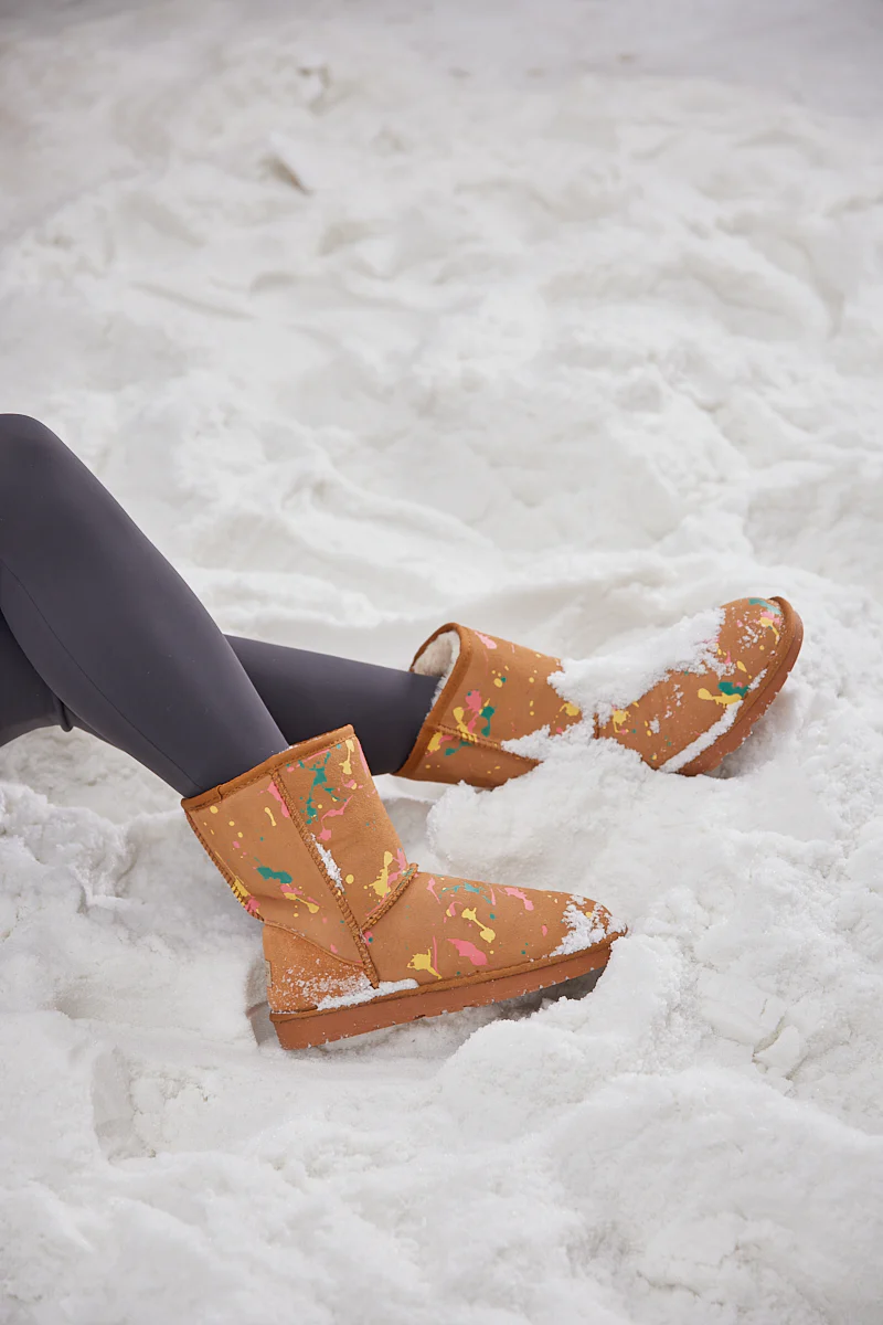 Smaibulun Ugg | Valerie Graffiti Patterned Shearling Boots - Chestnut - Image 9