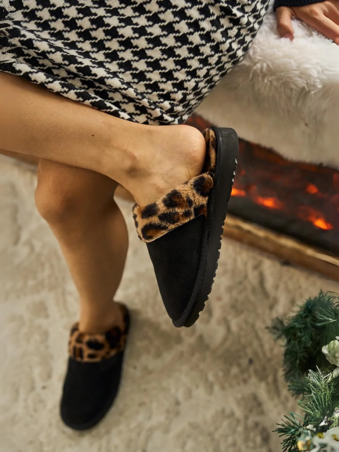 SMAIBULUN Ugg | Wild Whisper Animal Wool Lined Slipper - black