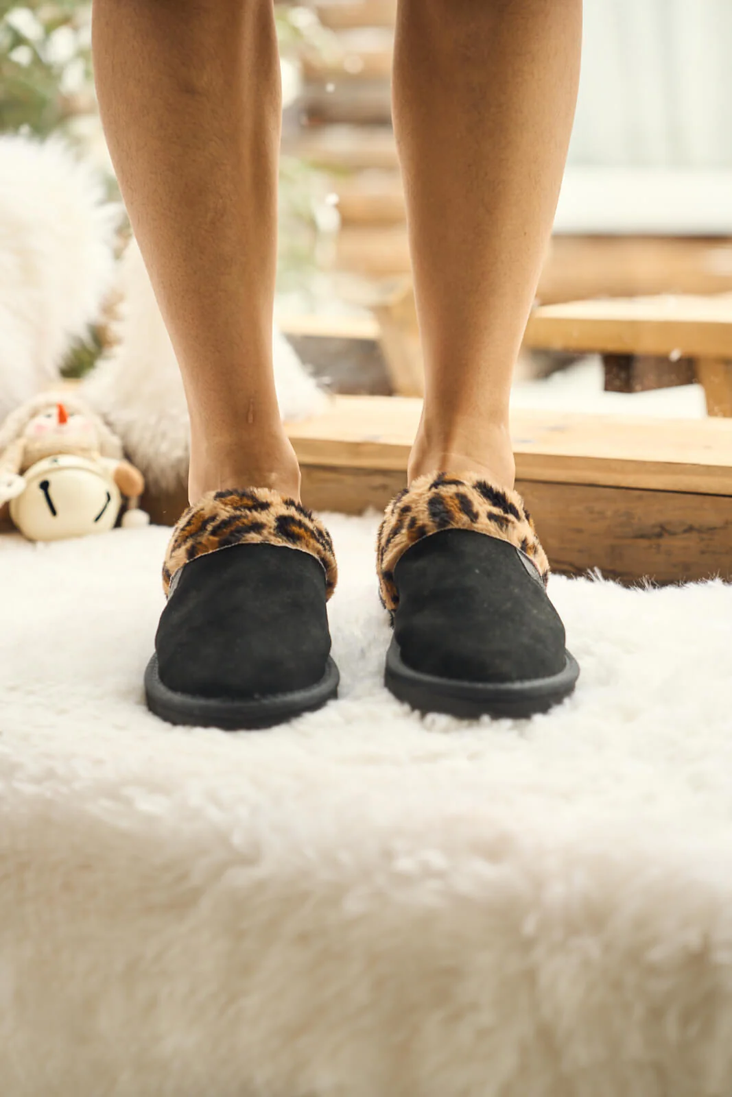SMAIBULUN Ugg | Wild Whisper Animal Wool Lined Slipper - black - Image 4