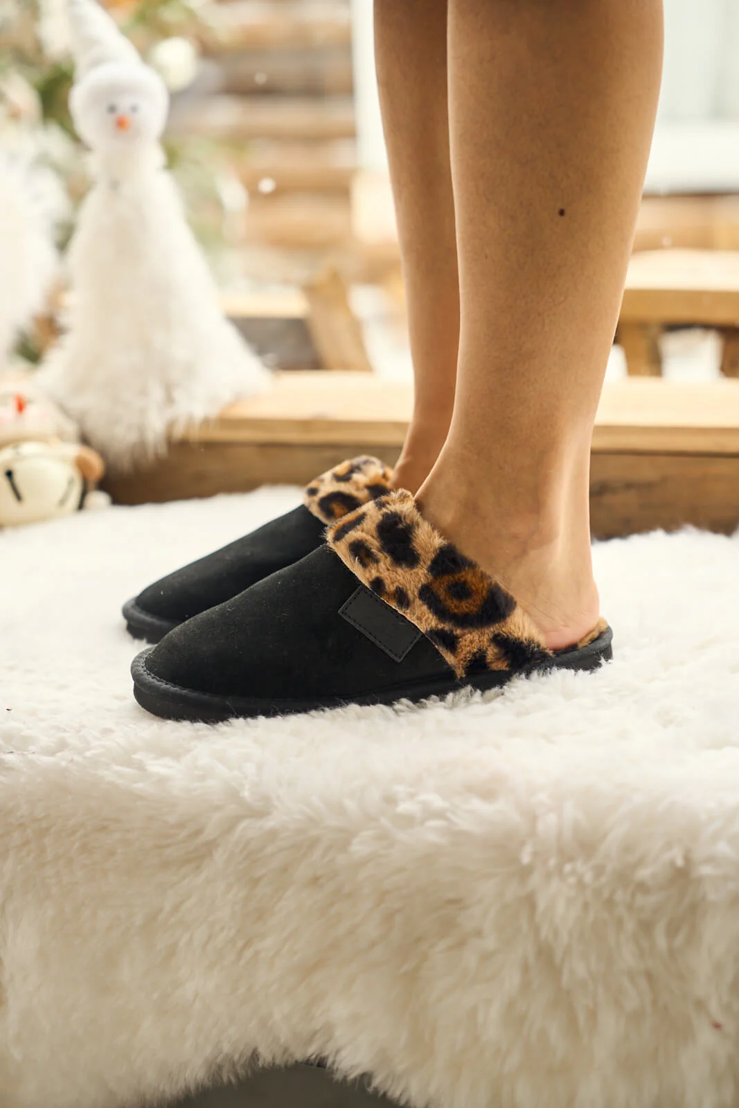 SMAIBULUN Ugg | Wild Whisper Animal Wool Lined Slipper - black - Image 5