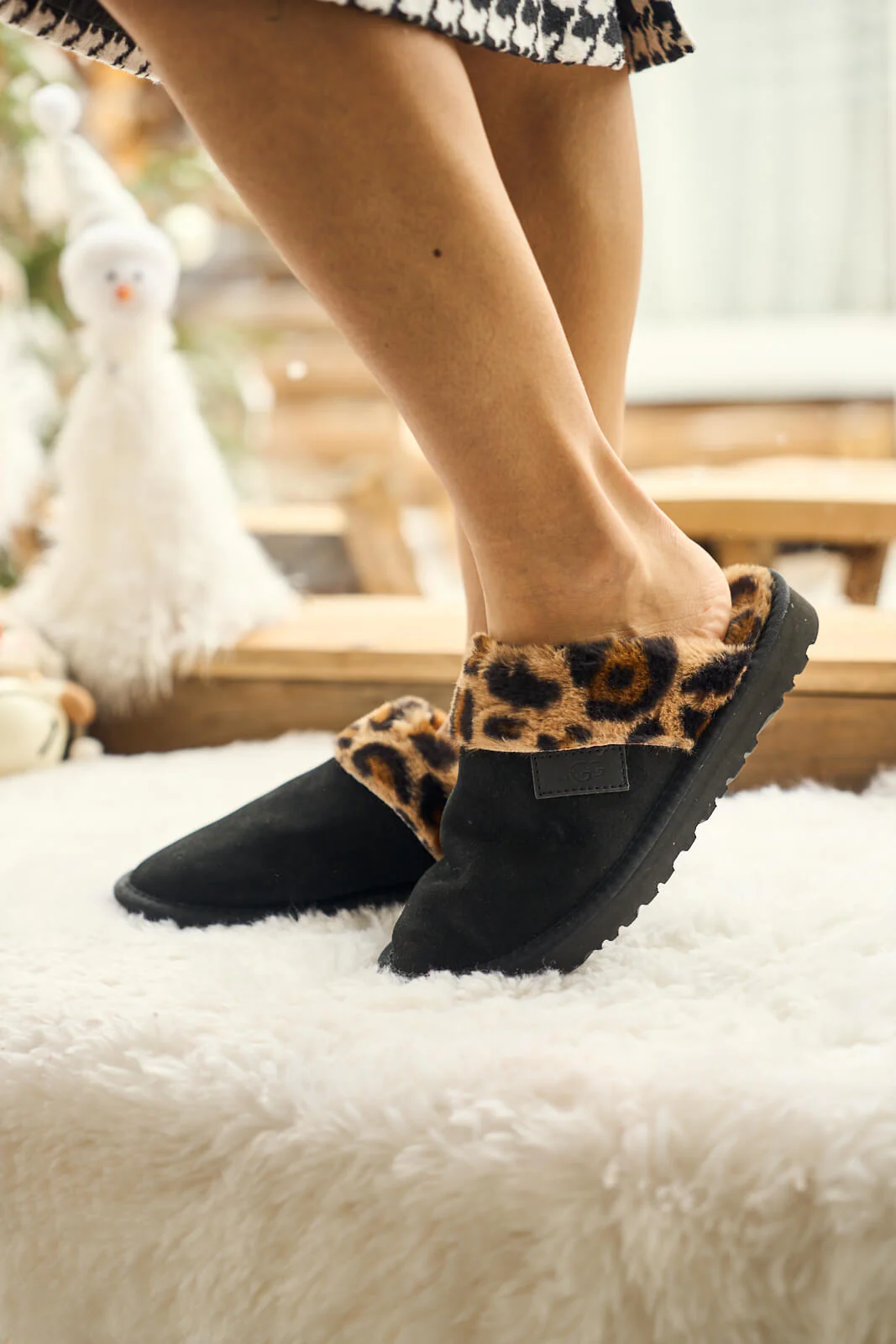 SMAIBULUN Ugg | Wild Whisper Animal Wool Lined Slipper - black - Image 6