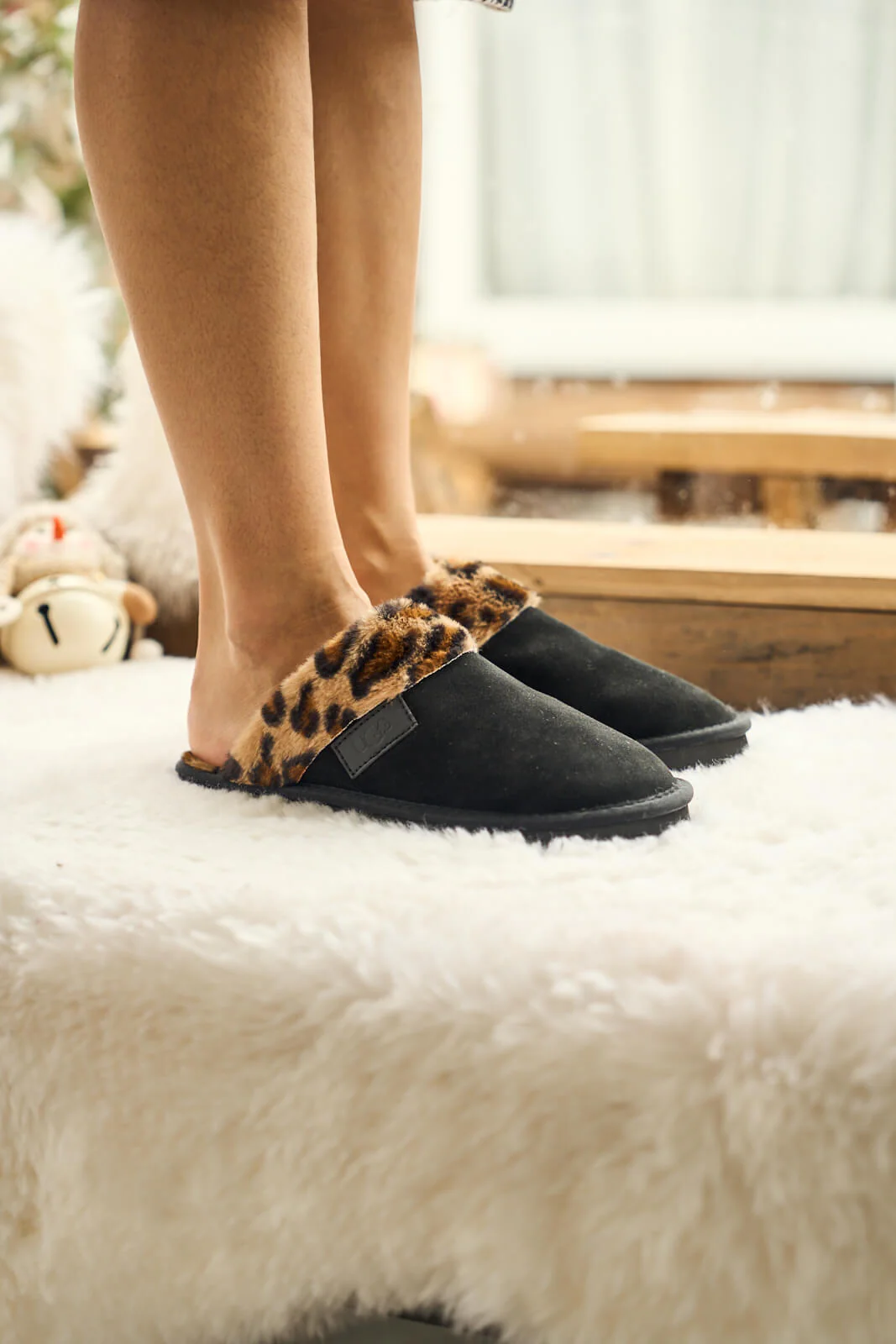 SMAIBULUN Ugg | Wild Whisper Animal Wool Lined Slipper - black - Image 7