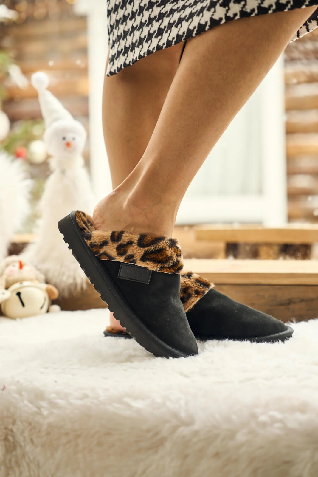 SMAIBULUN Ugg | Wild Whisper Animal Wool Lined Slipper - black - Image 8