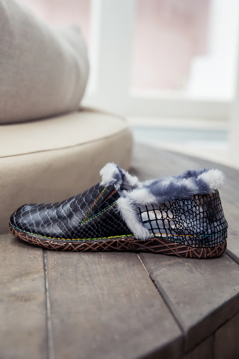 SOFFIA | Fish Scales Embossed Woolen Lined Leather Loafer - Black - Image 9
