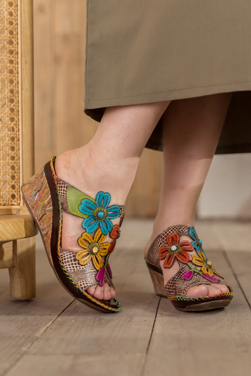 SOFFIA | Beige Floral Appliqued Leather Wedge Mule - Image 4