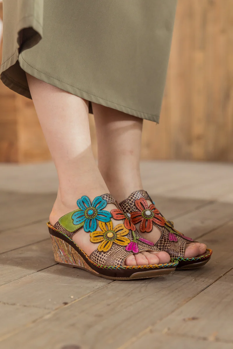 SOFFIA | Beige Floral Appliqued Leather Wedge Mule - Image 5