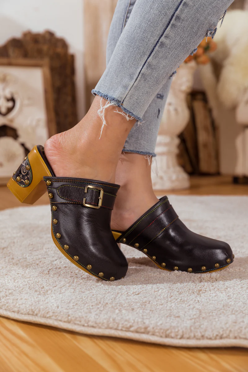 SOFFIA | BLACK LEATHER BLOCK HEEL CLOG - Image 4