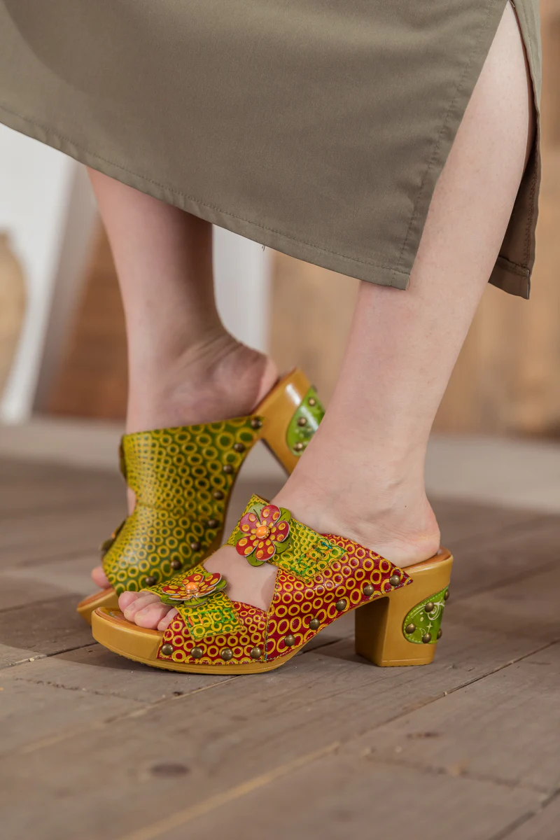 SOFFIA | DAISY APPLIQUE GENUINE LEATHER SLIDE - Image 3