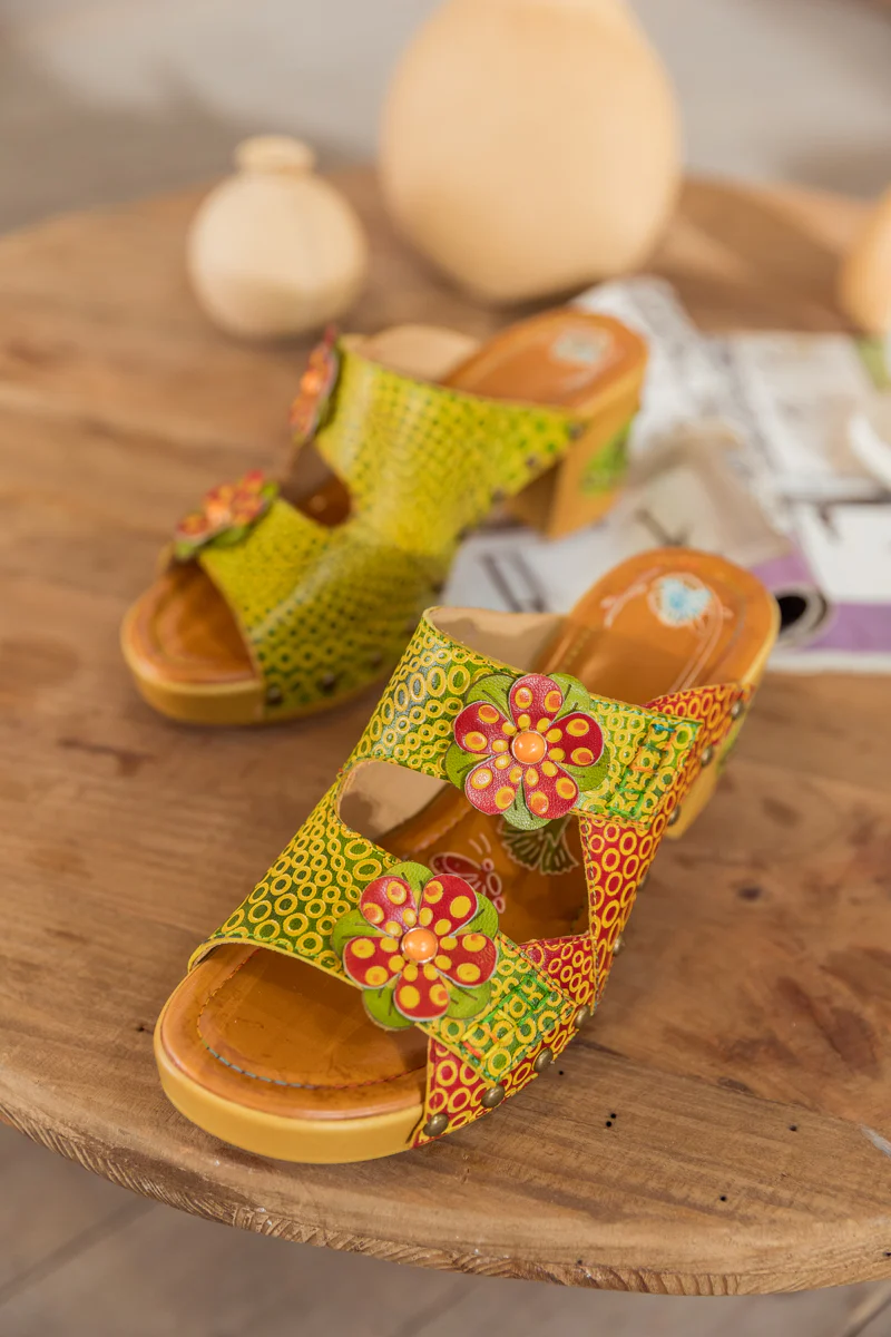 SOFFIA | DAISY APPLIQUE GENUINE LEATHER SLIDE - Image 5