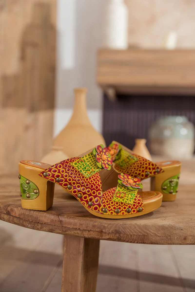 SOFFIA | DAISY APPLIQUE GENUINE LEATHER SLIDE - Image 6