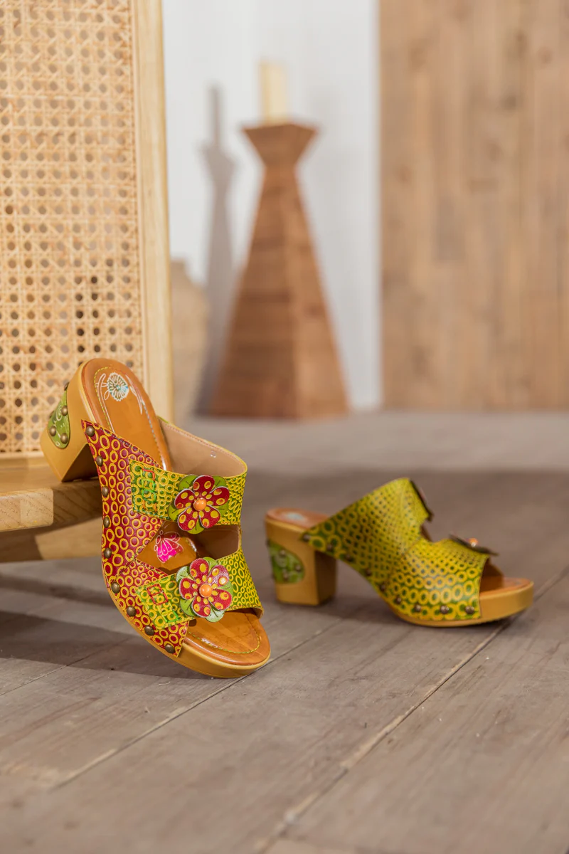 SOFFIA | DAISY APPLIQUE GENUINE LEATHER SLIDE - Image 7