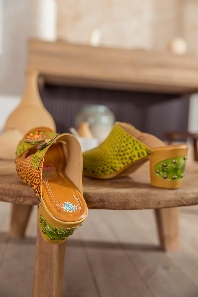 SOFFIA | DAISY APPLIQUE GENUINE LEATHER SLIDE - Image 8