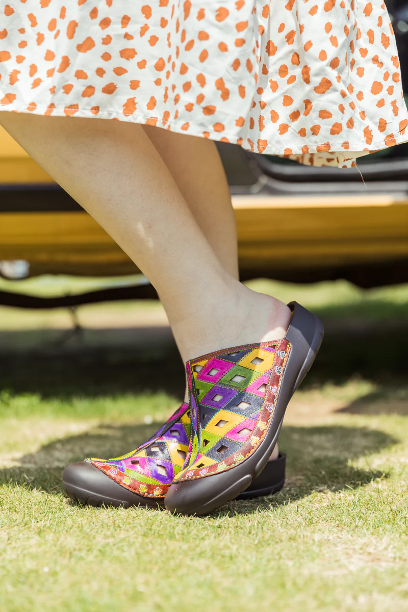 SOFFIA | DIAMOND HOLE CUT-OUT LEATHER SANDAL - Image 3