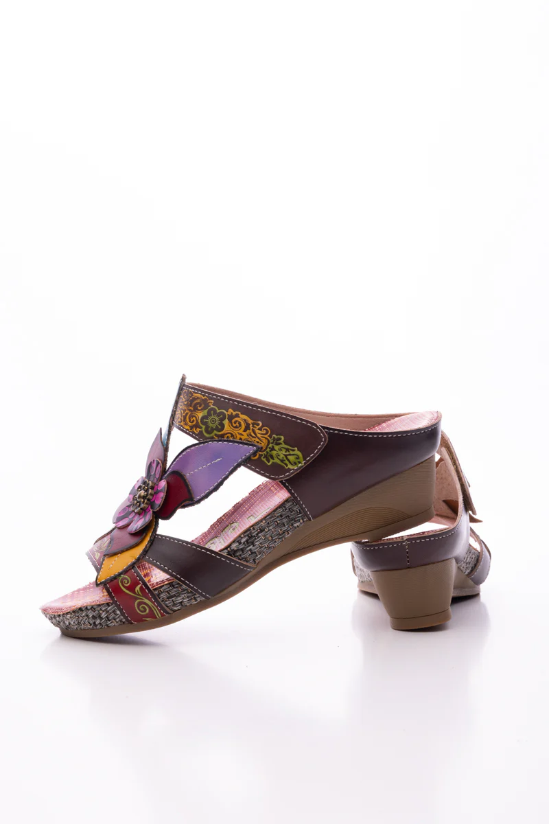 SOFFIA | FLOR DE PARAISO LEATHER WEDGE SANDAL - BROWN - Image 12