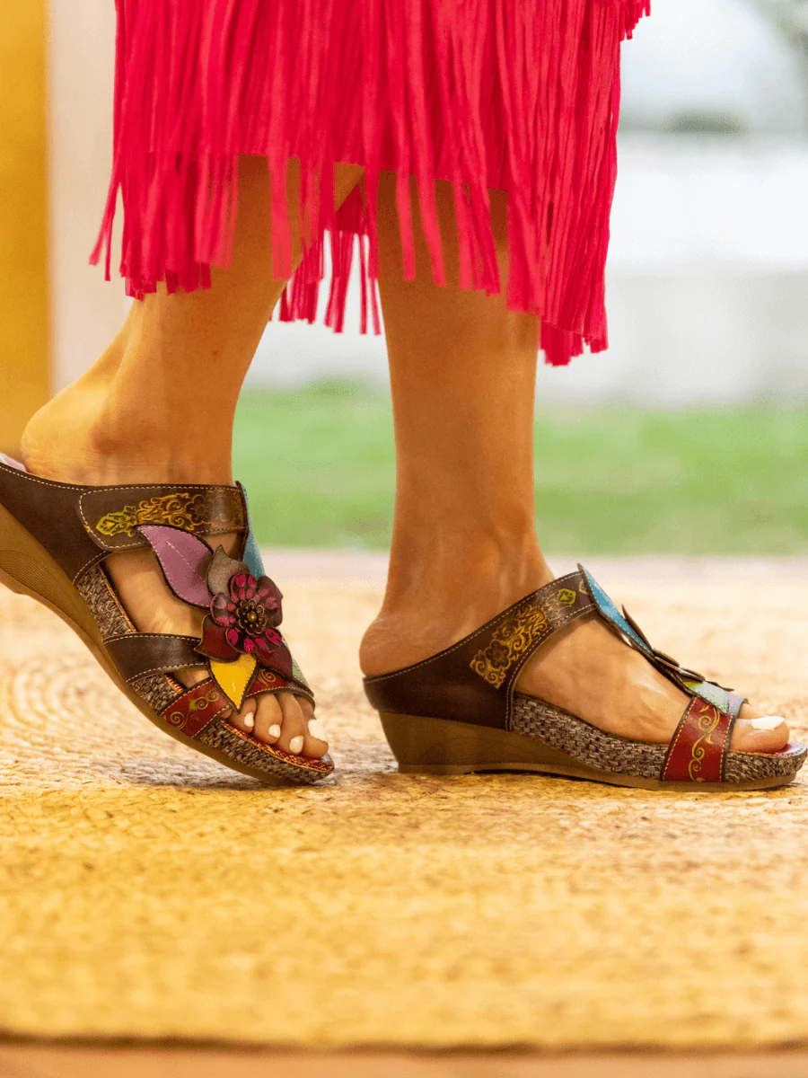 SOFFIA | FLOR DE PARAISO LEATHER WEDGE SANDAL - BROWN - Image 3