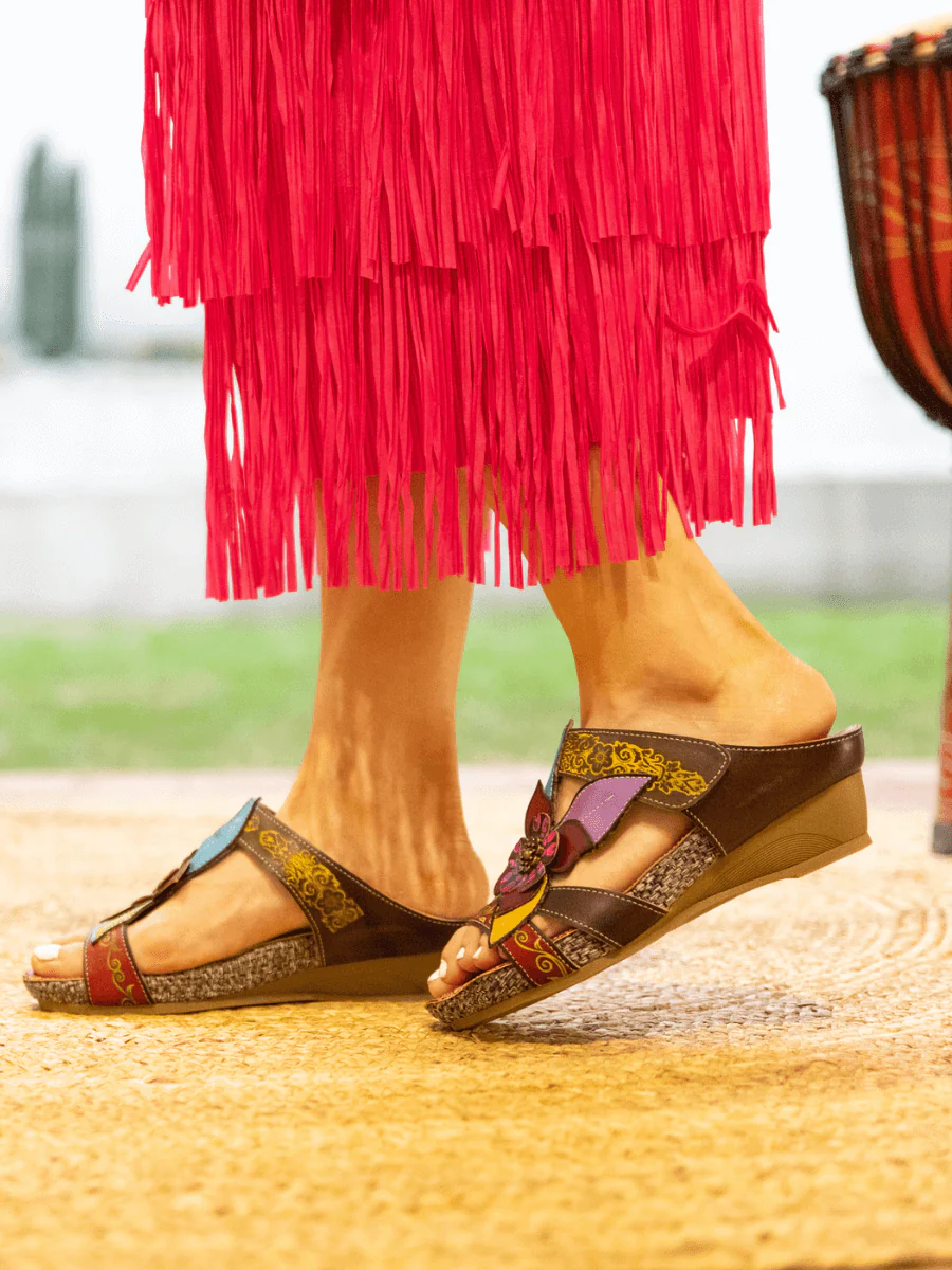 SOFFIA | FLOR DE PARAISO LEATHER WEDGE SANDAL - BROWN - Image 6