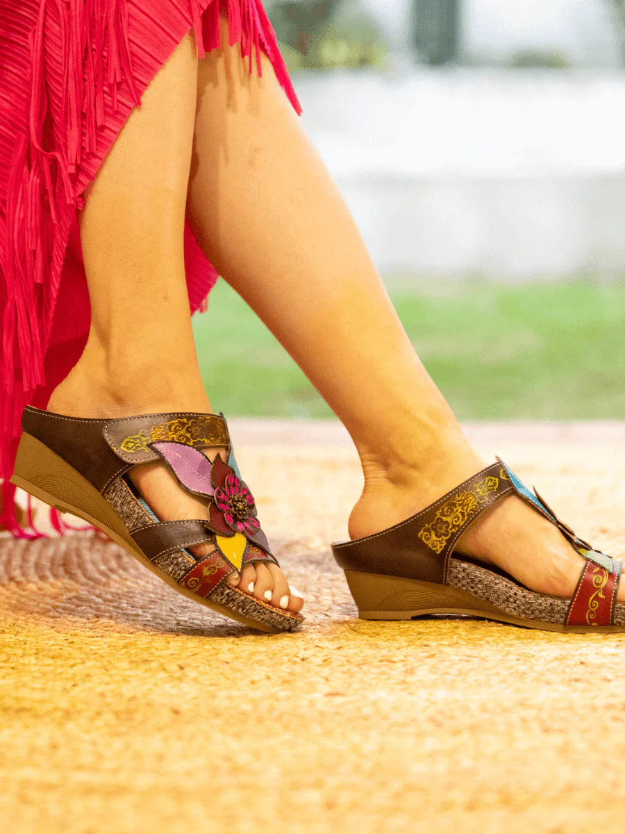 SOFFIA | FLOR DE PARAISO LEATHER WEDGE SANDAL - BROWN - Image 7