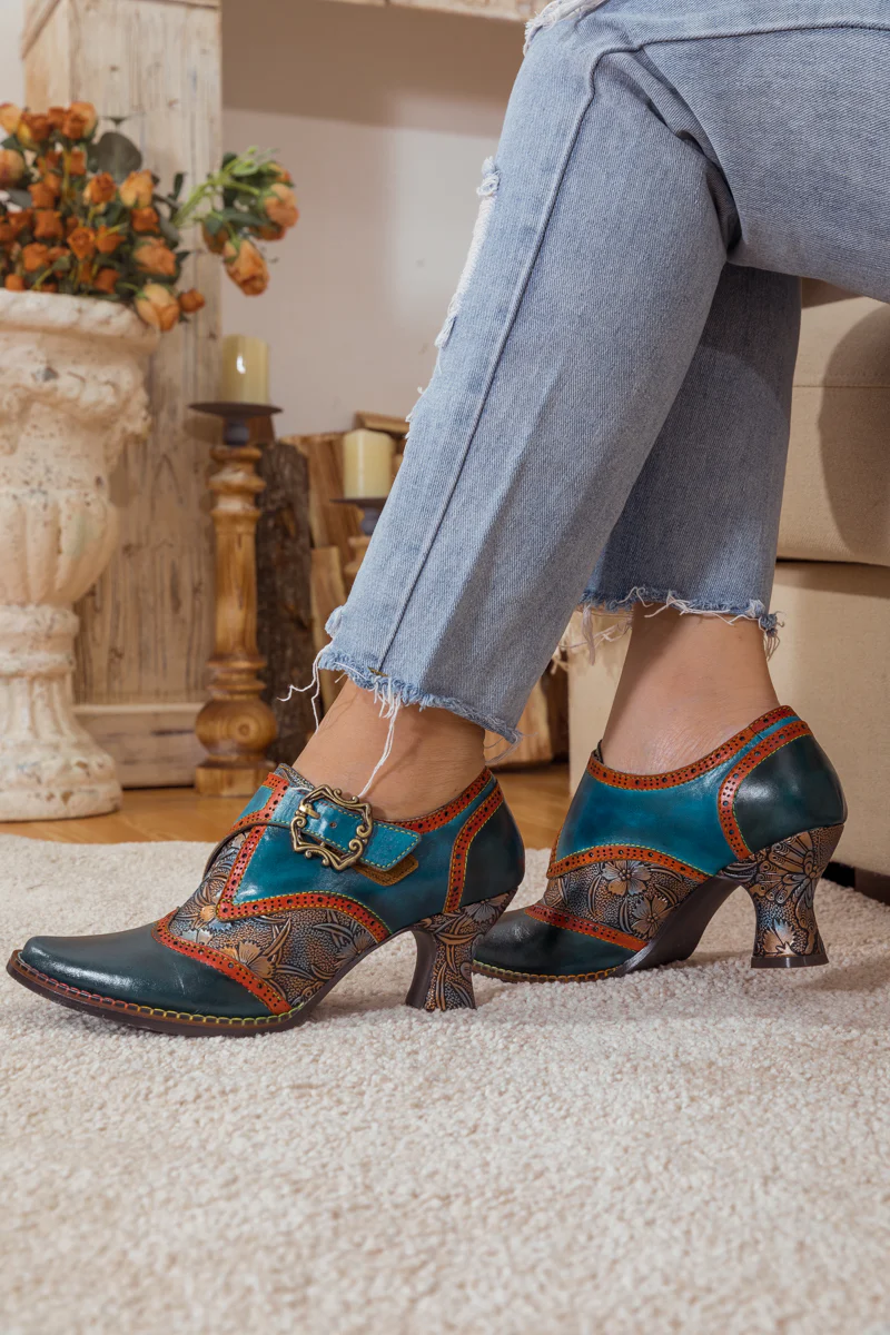 SOFFIA | FLORAL EMBOSSED LEATHER PUMP NAVY - Image 10