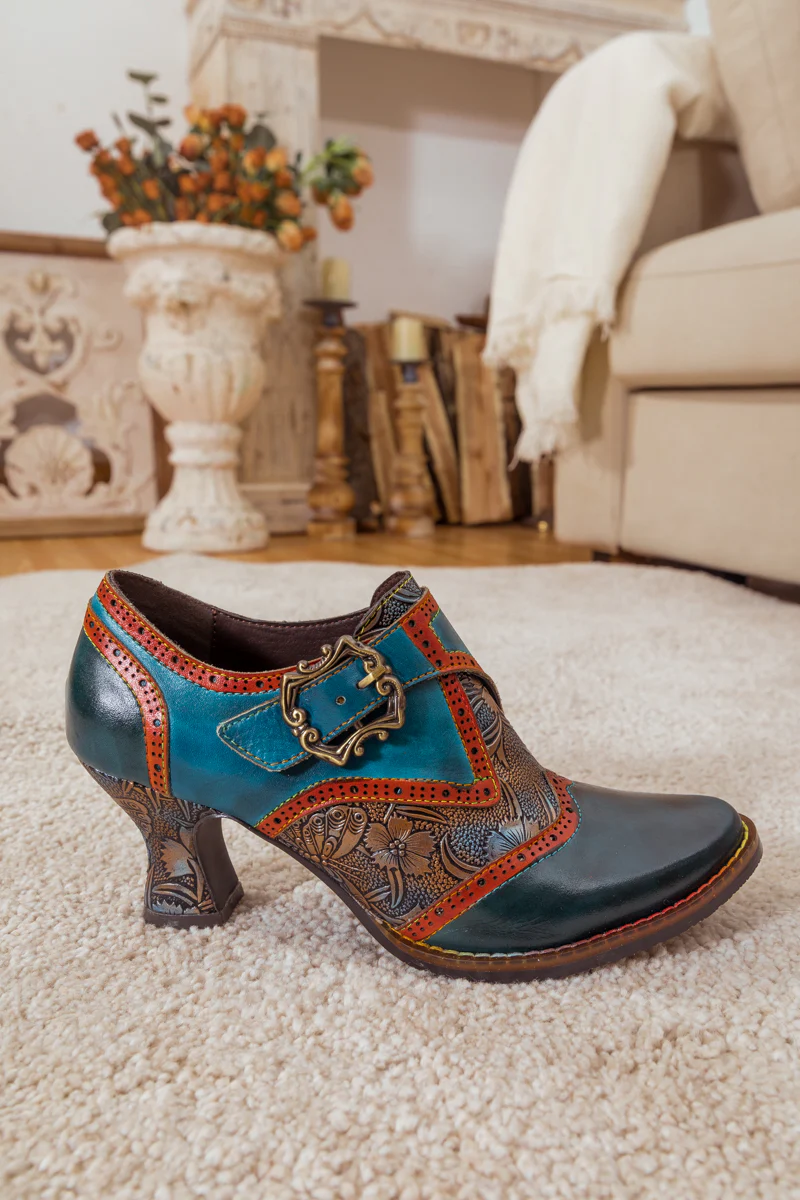 SOFFIA | FLORAL EMBOSSED LEATHER PUMP NAVY - Image 3