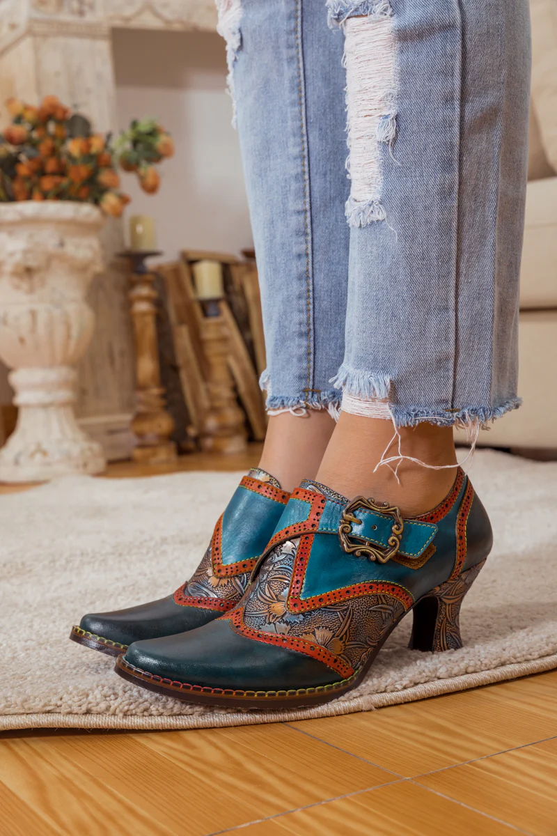 SOFFIA | FLORAL EMBOSSED LEATHER PUMP NAVY - Image 5