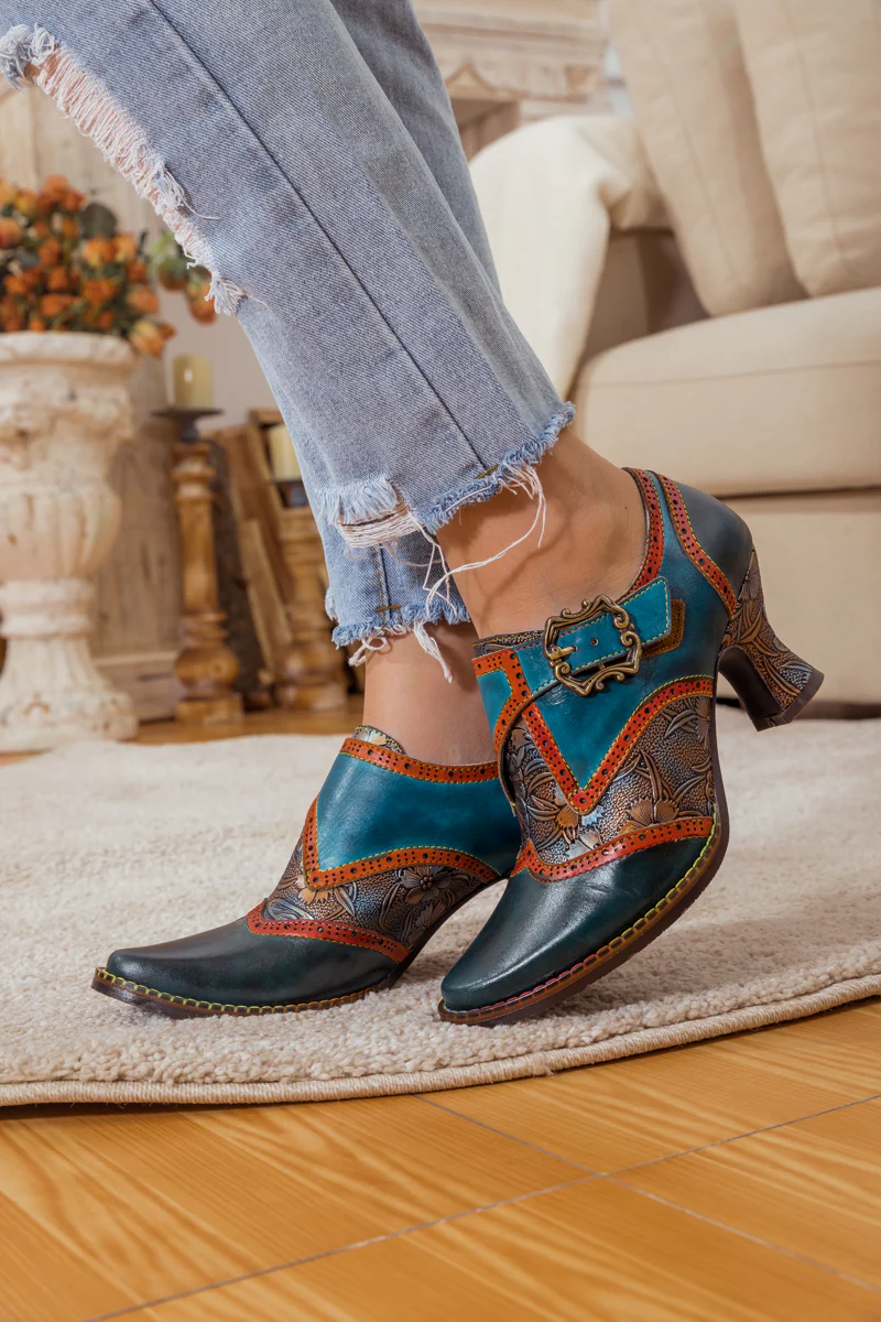 SOFFIA | FLORAL EMBOSSED LEATHER PUMP NAVY - Image 6