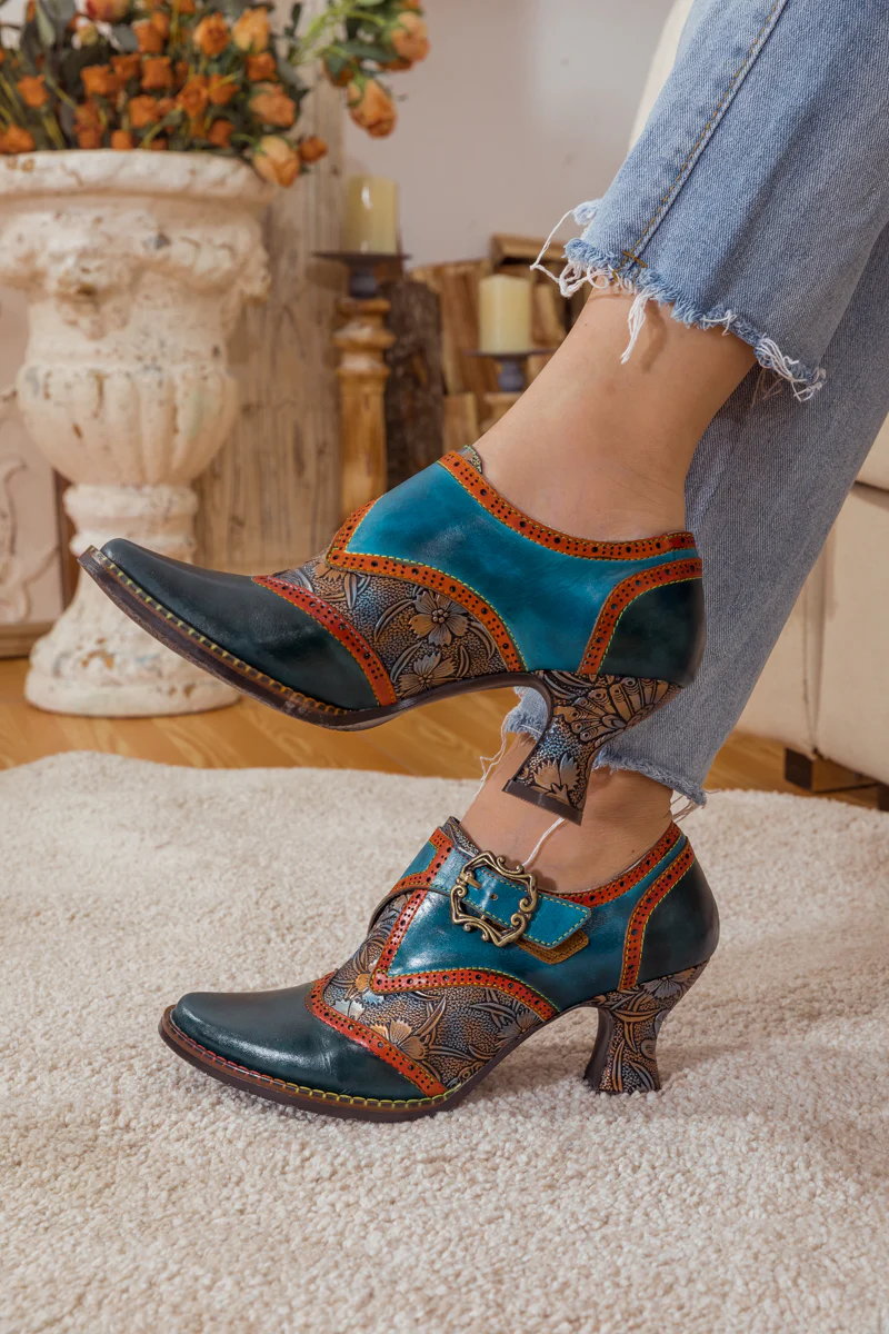 SOFFIA | FLORAL EMBOSSED LEATHER PUMP NAVY - Image 8