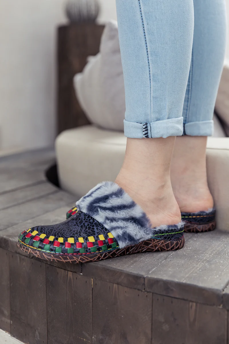 SOFFIA | Floral Embossed Wool Lined Leather Slipper - Navy Black - Image 12