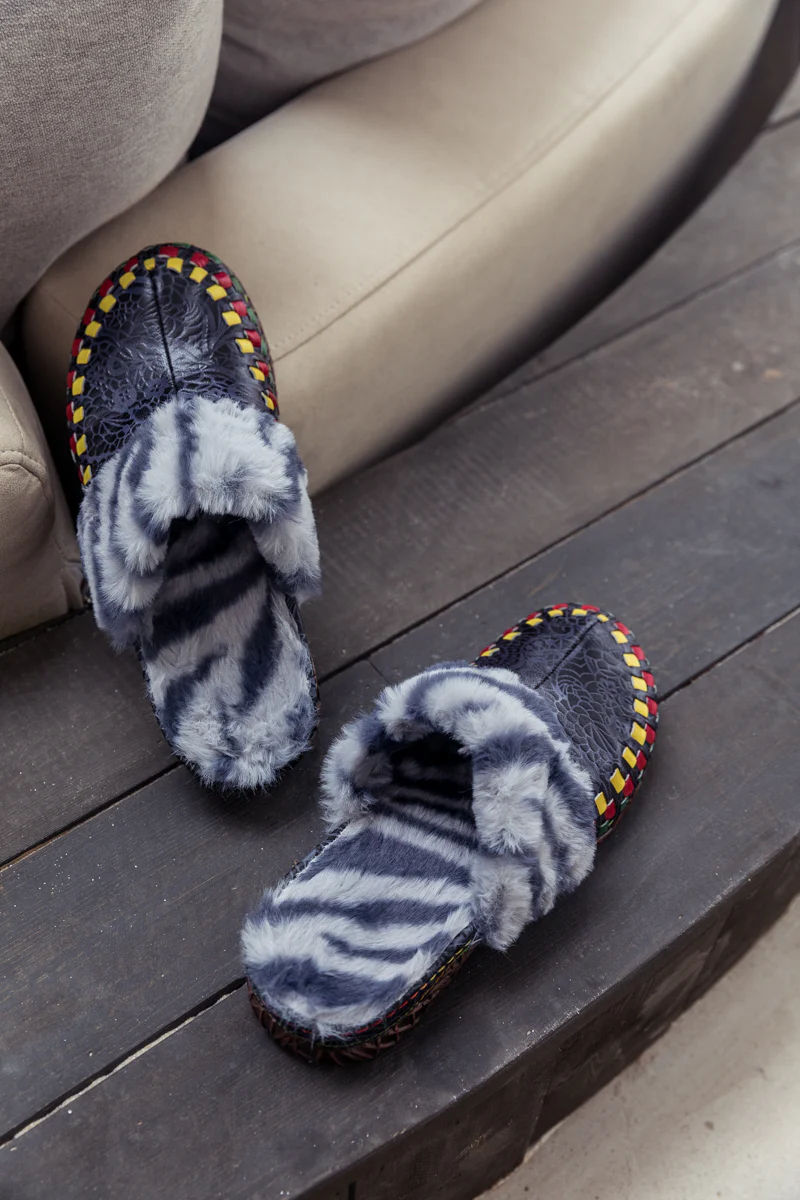 SOFFIA | Floral Embossed Wool Lined Leather Slipper - Navy Black - Image 3