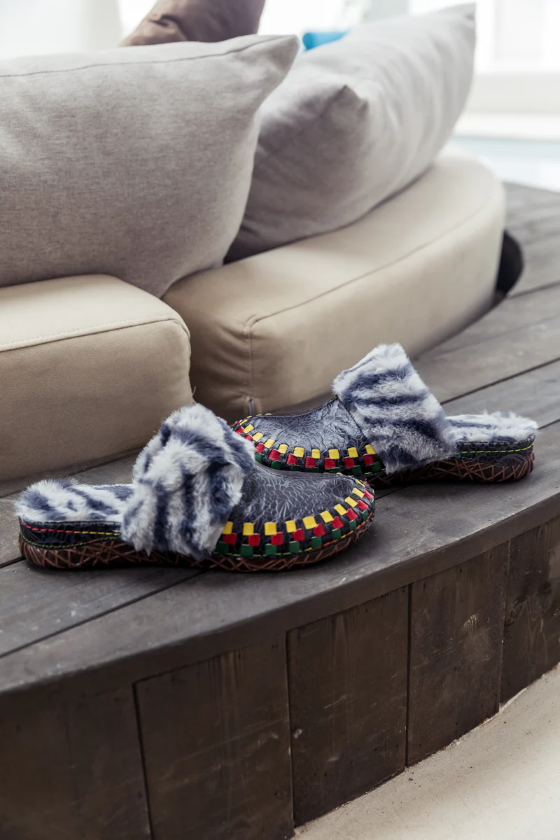 SOFFIA | Floral Embossed Wool Lined Leather Slipper - Navy Black - Image 4