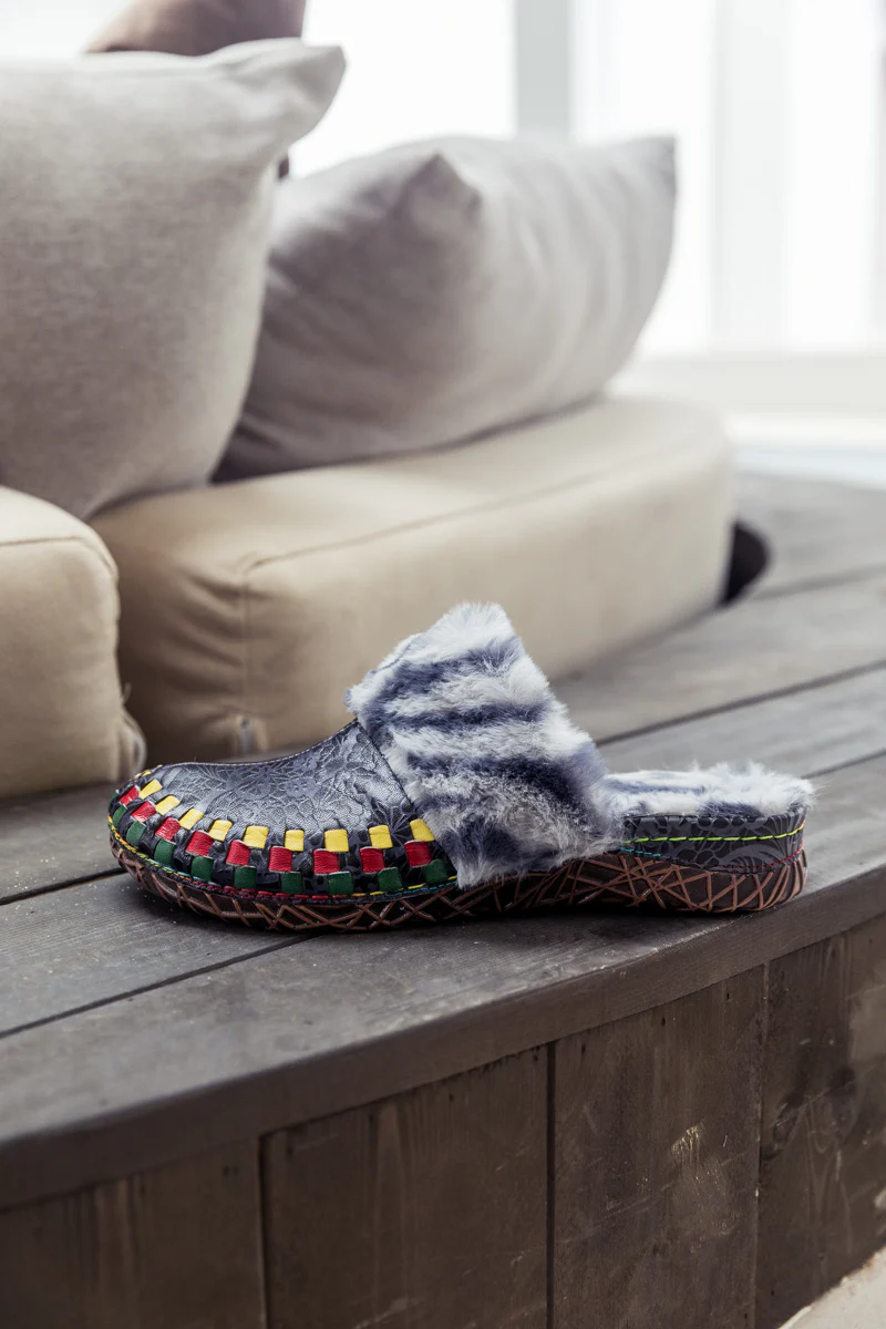SOFFIA | Floral Embossed Wool Lined Leather Slipper - Navy Black - Image 6