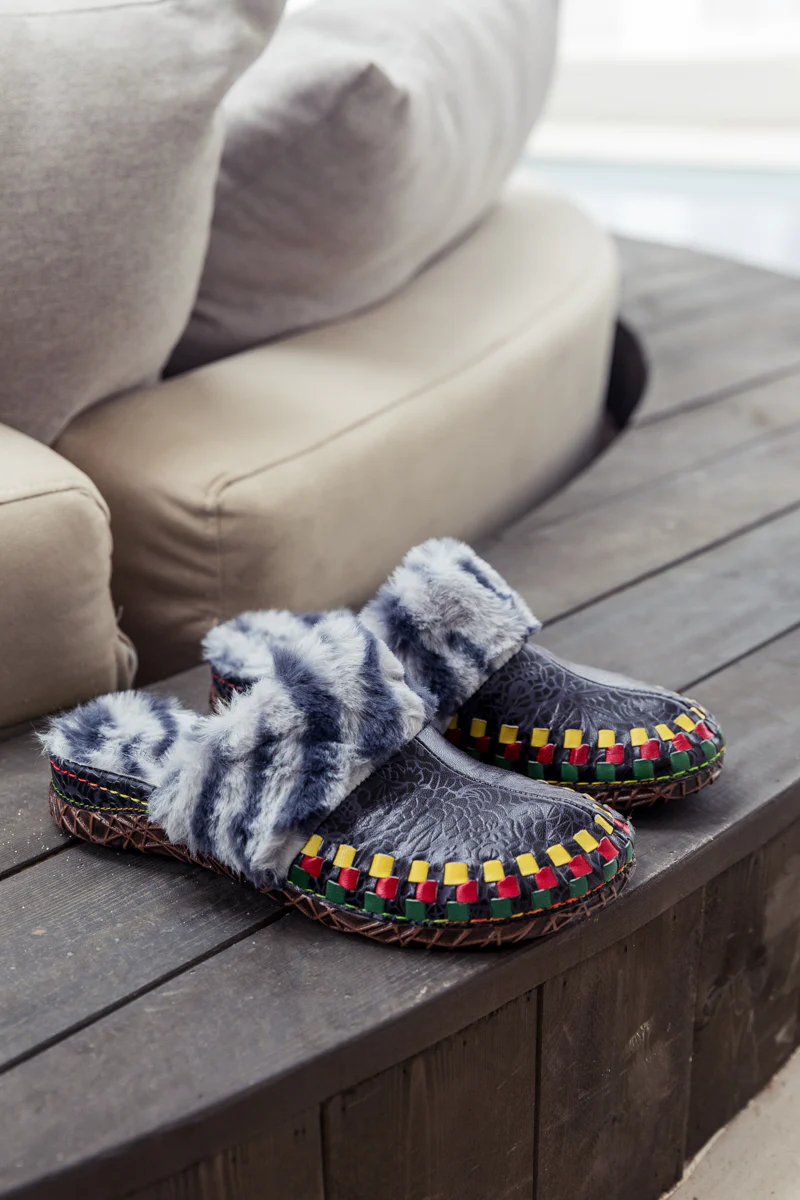 SOFFIA | Floral Embossed Wool Lined Leather Slipper - Navy Black - Image 7