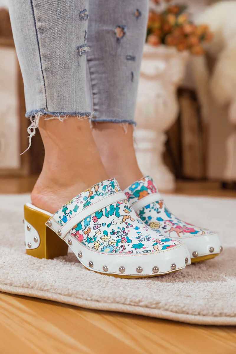 SOFFIA | GRAFFITI FLORAL PATTERNED LEATHER CLOG WHITE - Image 3