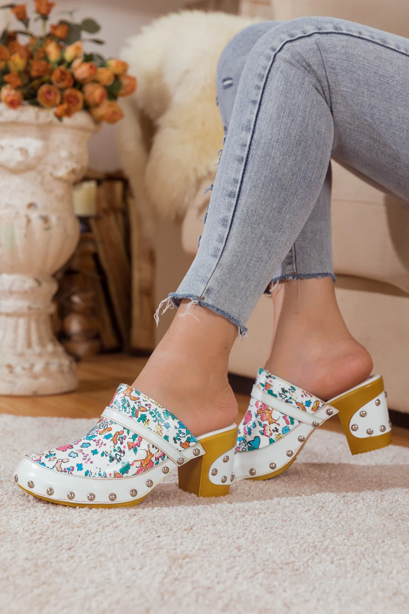 SOFFIA | GRAFFITI FLORAL PATTERNED LEATHER CLOG WHITE - Image 4