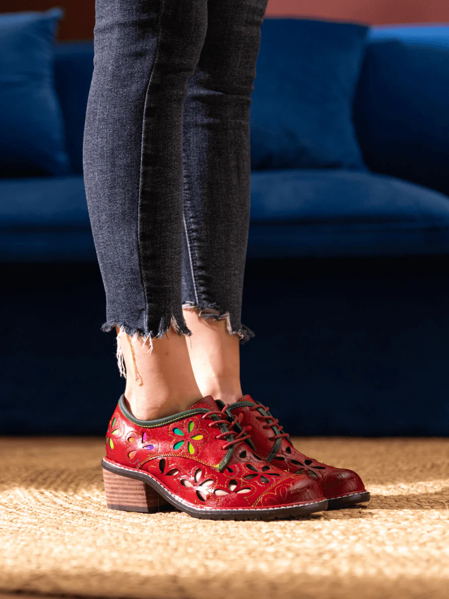 SOFFIA | IT JUST DAISY PERFORATED LEATHER OXFORD - Image 4