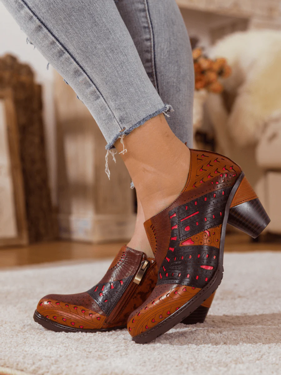 SOFFIA | PERFORATED BROWN LEATHER PUMP - Image 3