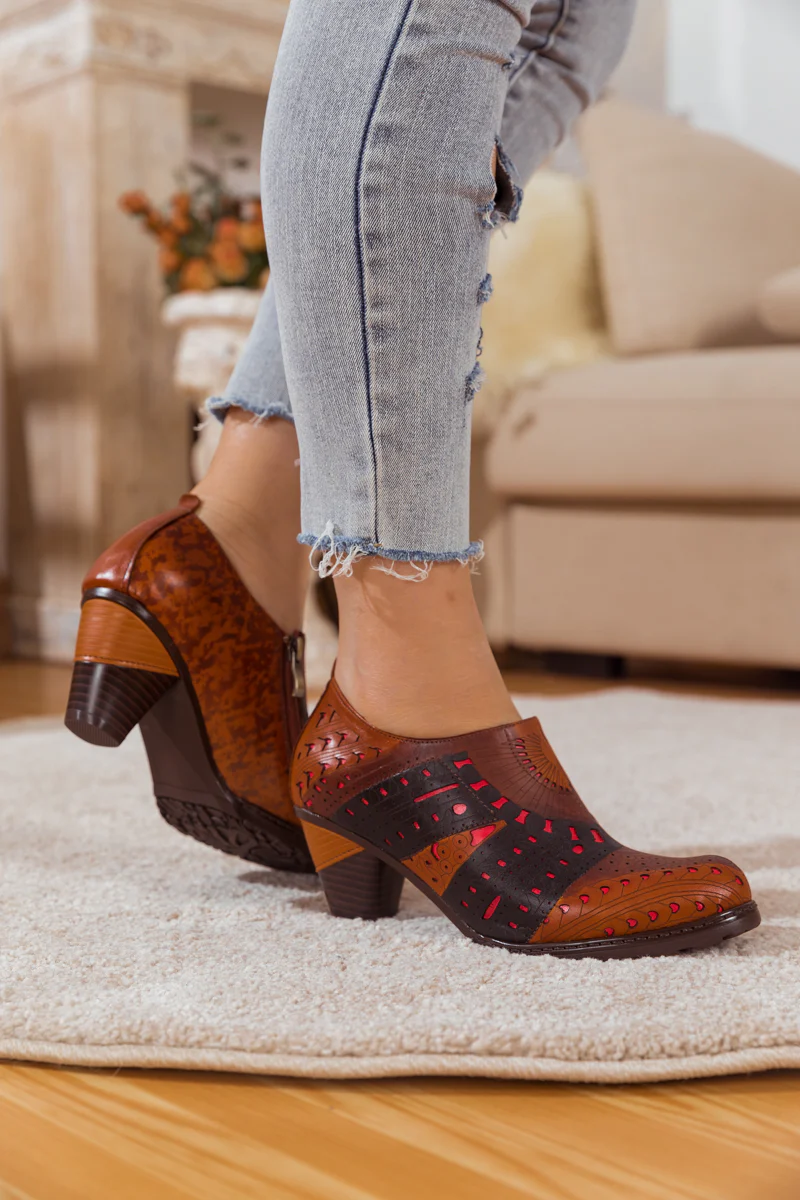 SOFFIA | PERFORATED BROWN LEATHER PUMP - Image 6