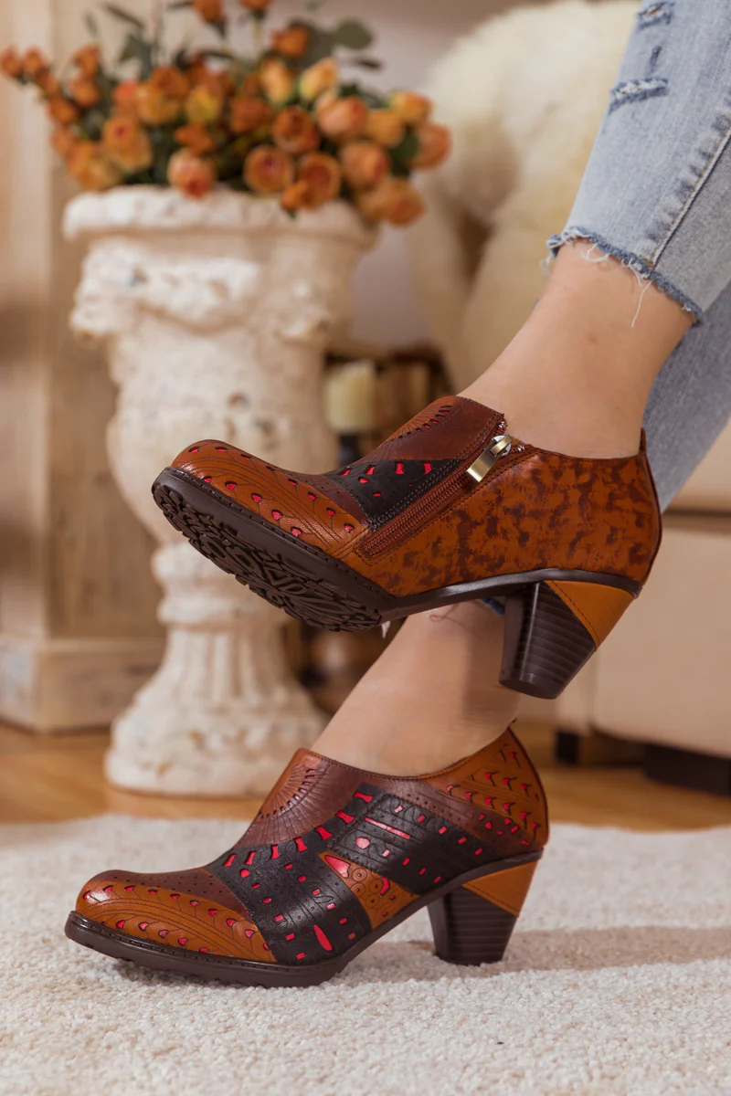 SOFFIA | PERFORATED BROWN LEATHER PUMP - Image 7