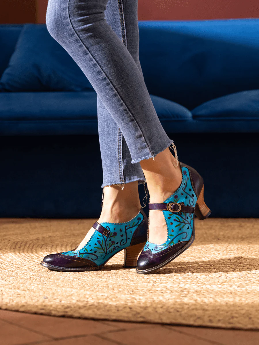 SOFFIA | PICKING PETALS FLORAL PERFORATED LEATHER PUMP - Image 4