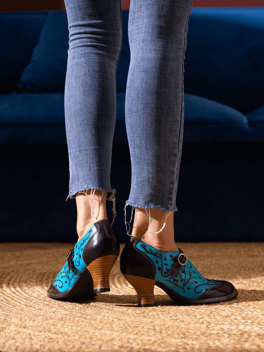 SOFFIA | PICKING PETALS FLORAL PERFORATED LEATHER PUMP - Image 7