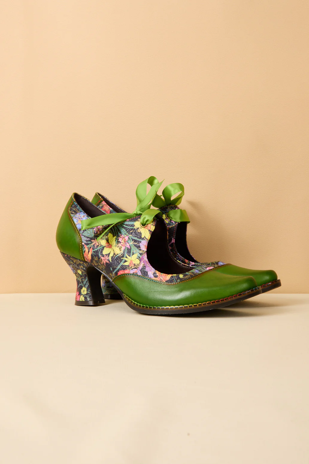 Soffia | Romance Novel Floral Leather Pump - Image 8