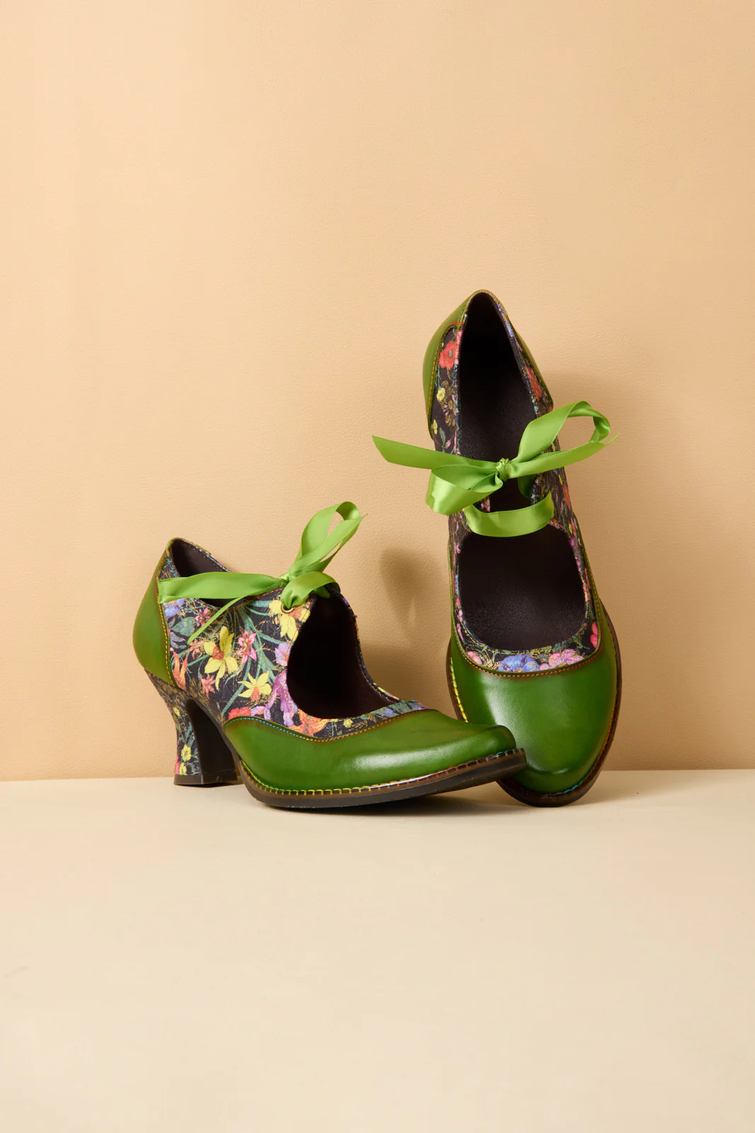 Soffia | Romance Novel Floral Leather Pump - Image 9
