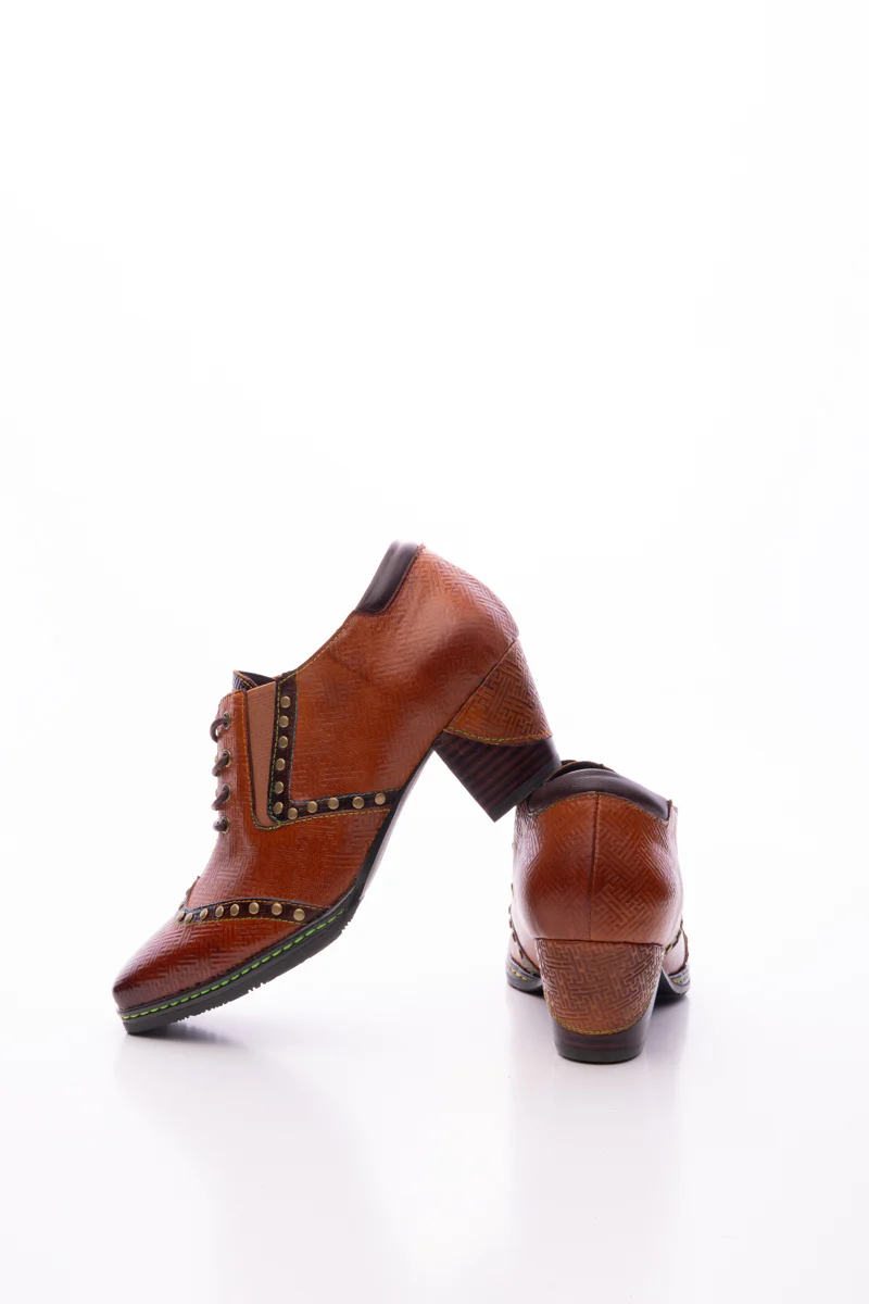 SOFFIA | ZOIE MAZE EMBOSSED STUDDED LEATHER OXFORD - Image 12