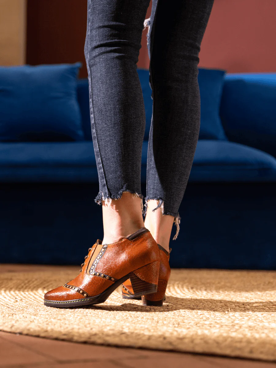 SOFFIA | ZOIE MAZE EMBOSSED STUDDED LEATHER OXFORD - Image 9