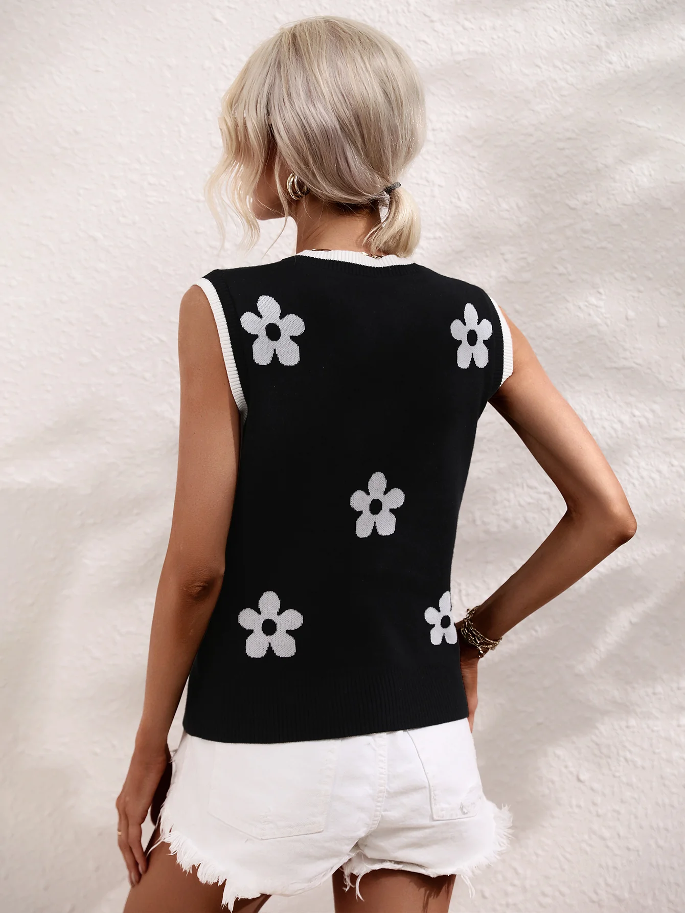 SUMMER DAISY KNIT TANK - BLACK - Image 6